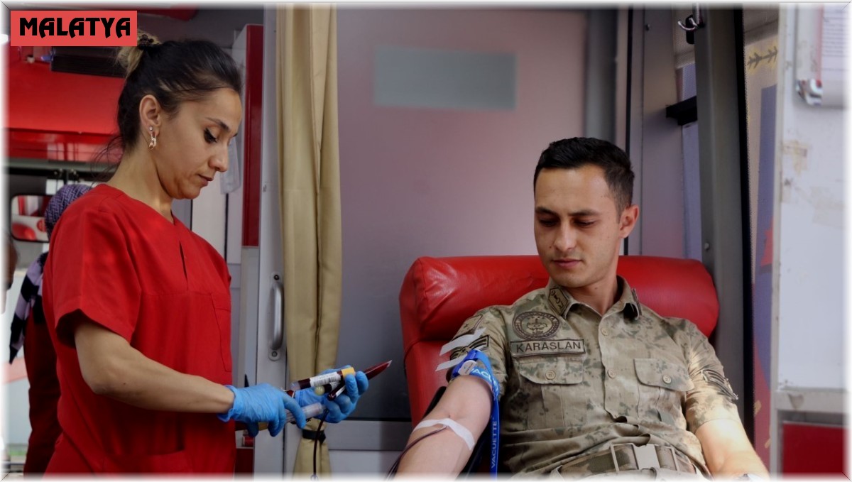 Kan bağışıyla örnek oldular