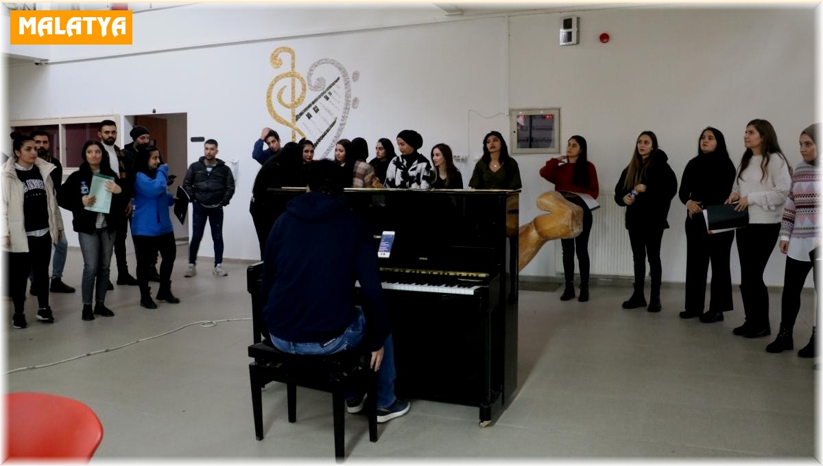 Kan bağışlayanlara piyano resitali