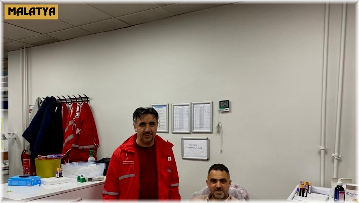 Kan stoku azaldı, Kızılay şube başkanı kan bağışında bulundu