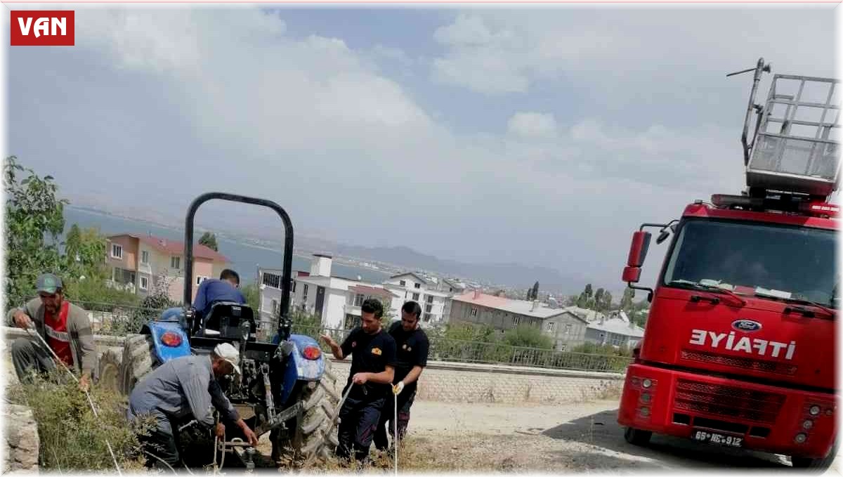 Kanala düşen ineği itfaiye ekipleri kurtardı