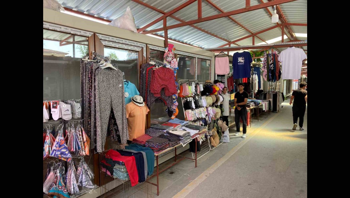 Kanalboyu esnaf çarşısı AVM'leri aratmıyor