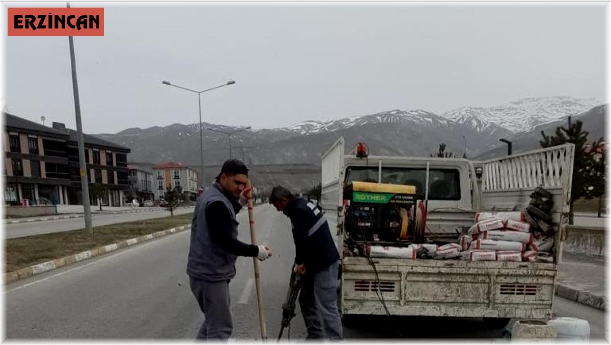 Kanalizasyon baca kapakları yenileniyor