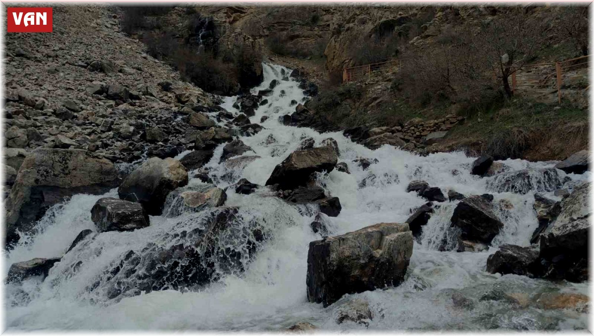 Kanispi şelalesi akmaya başladı