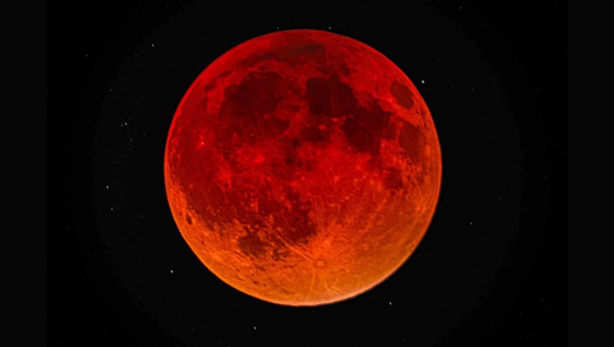 "Kanlı Ay" Bitlis semalarında görüntülendi