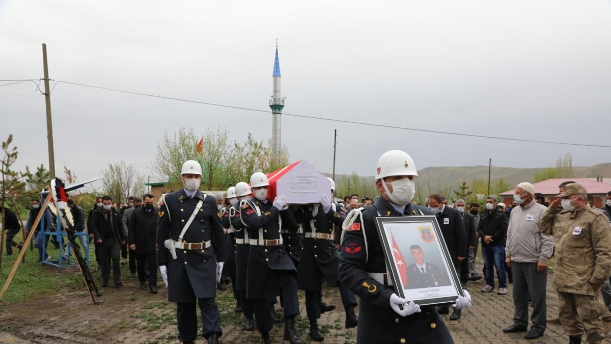 Kansere yenik düşen asker son yolculuğuna uğurlandı