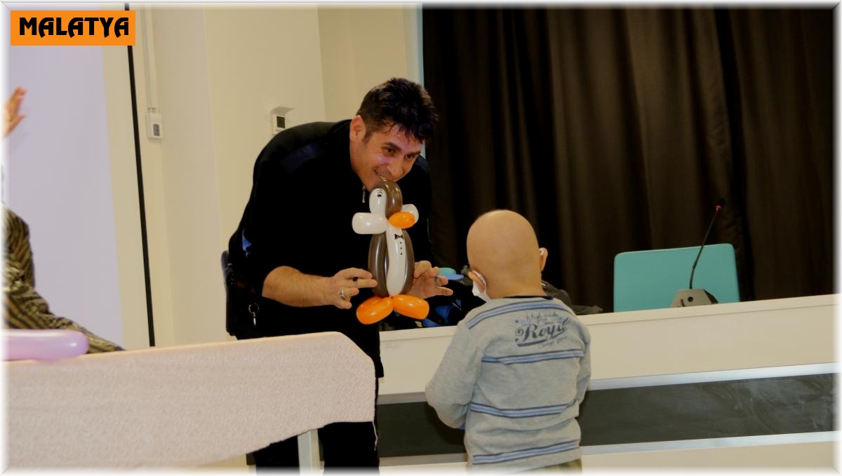 Kanserli çocuklara polis ağabeylerinden moral