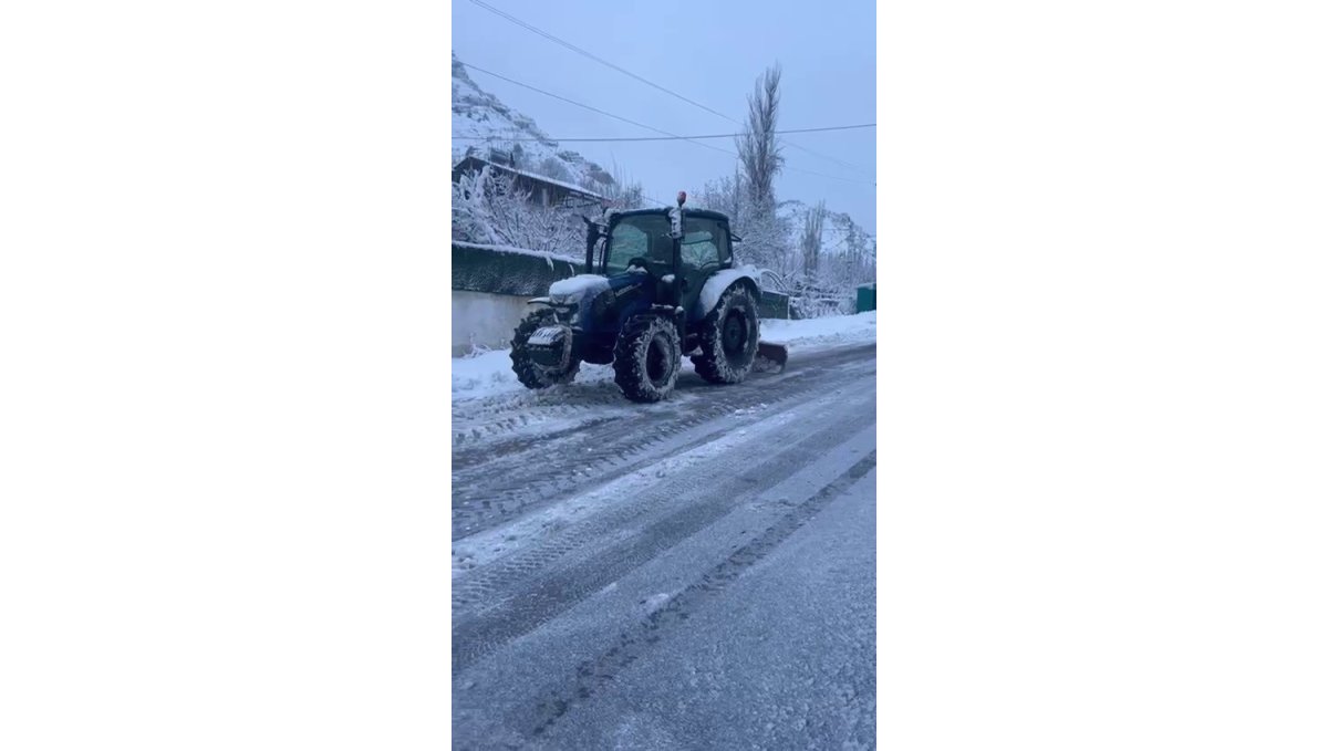 Kapanan yollarını kendi imkanları ile açtılar