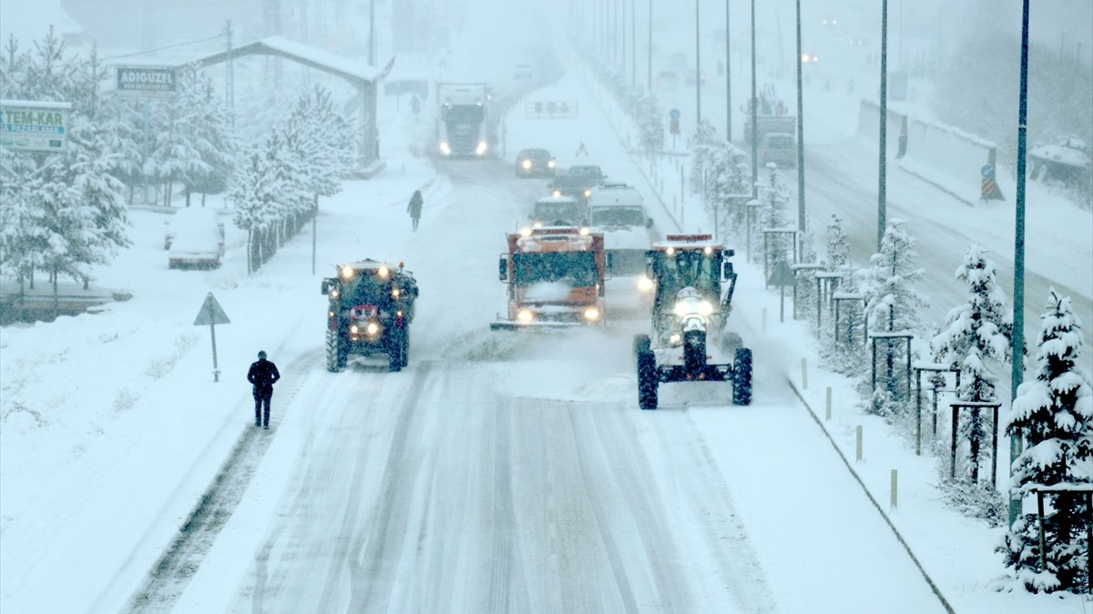 Kar Ağrı'yı beyaza bürüdü