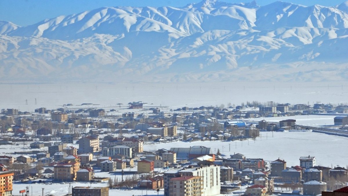 Kar altında güzelleşen Yüksekova