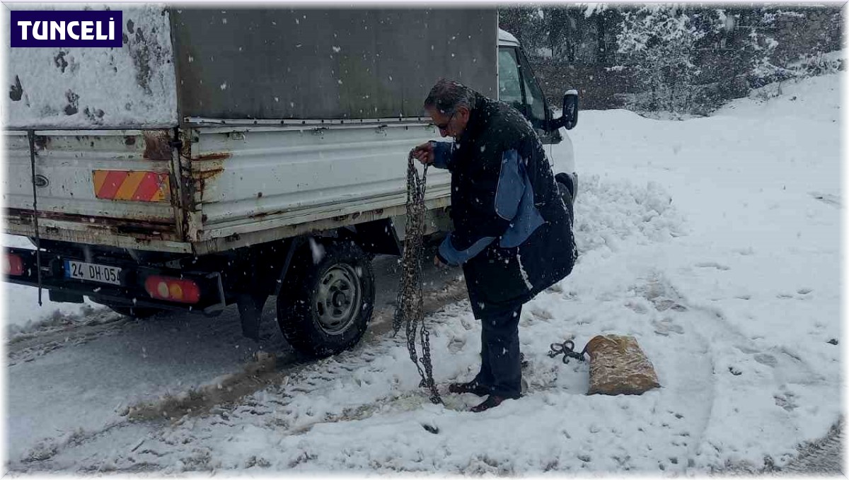 Kar kalınlığı 20 santimi buldu, ekipler durmadan çalışıyor