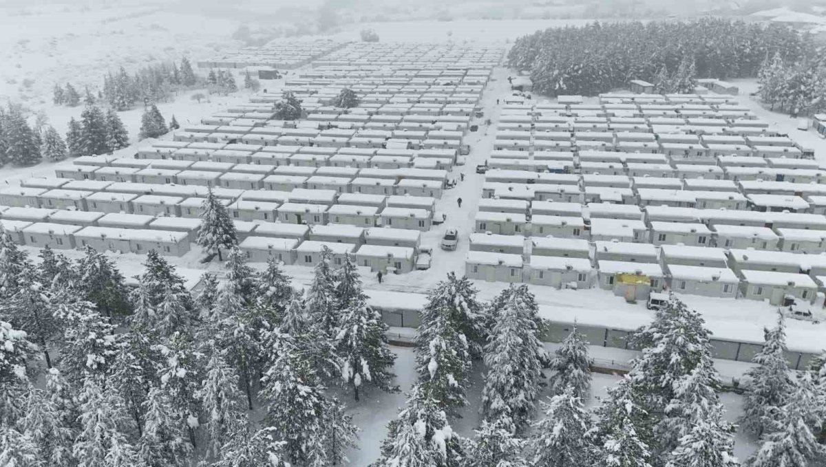 Kar kalınlığının 1 metreyi bulduğu Doğanşehir havadan görüntülendi