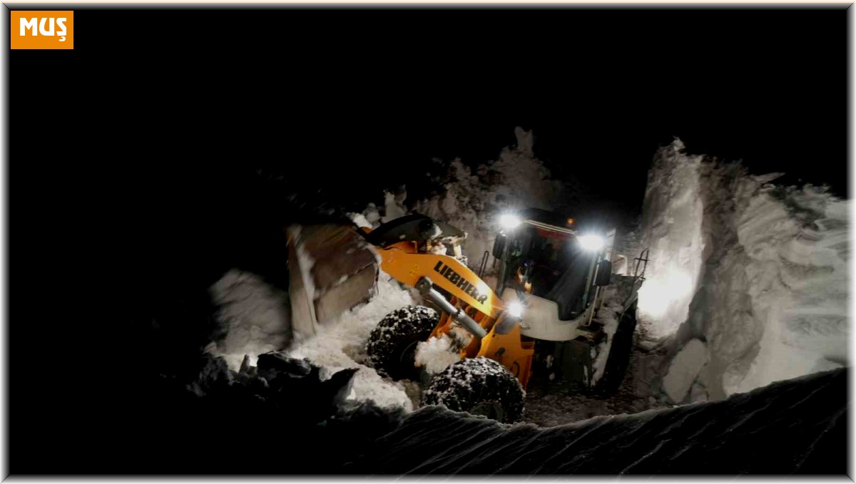 Kar kaplanları iftarlarını kar üzerinde açtı