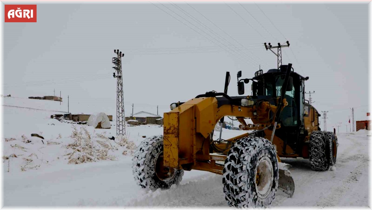 "Kar Kaplanları" kapalı yolları açmak için seferber oldu