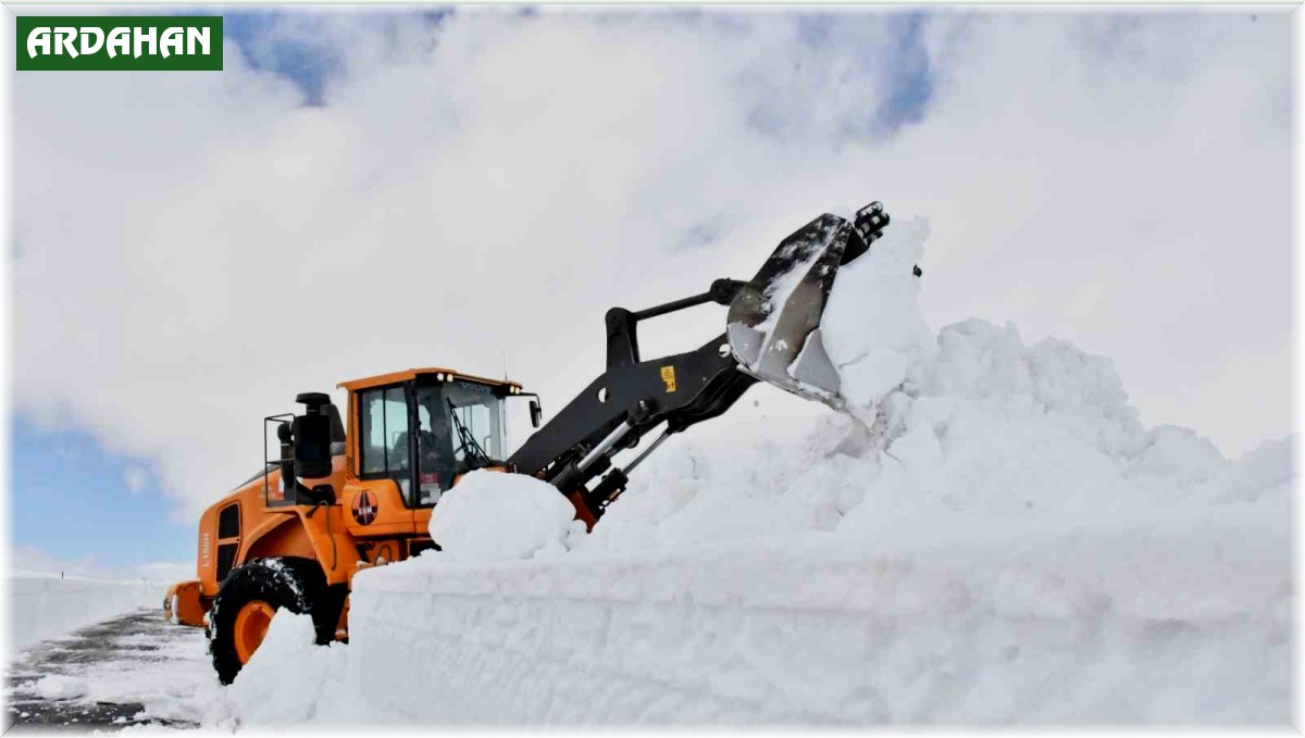 Kar nedeniyle 5 aydır kapalı olan Ardahan-Ardanuç yolu için çalışmalar başladı