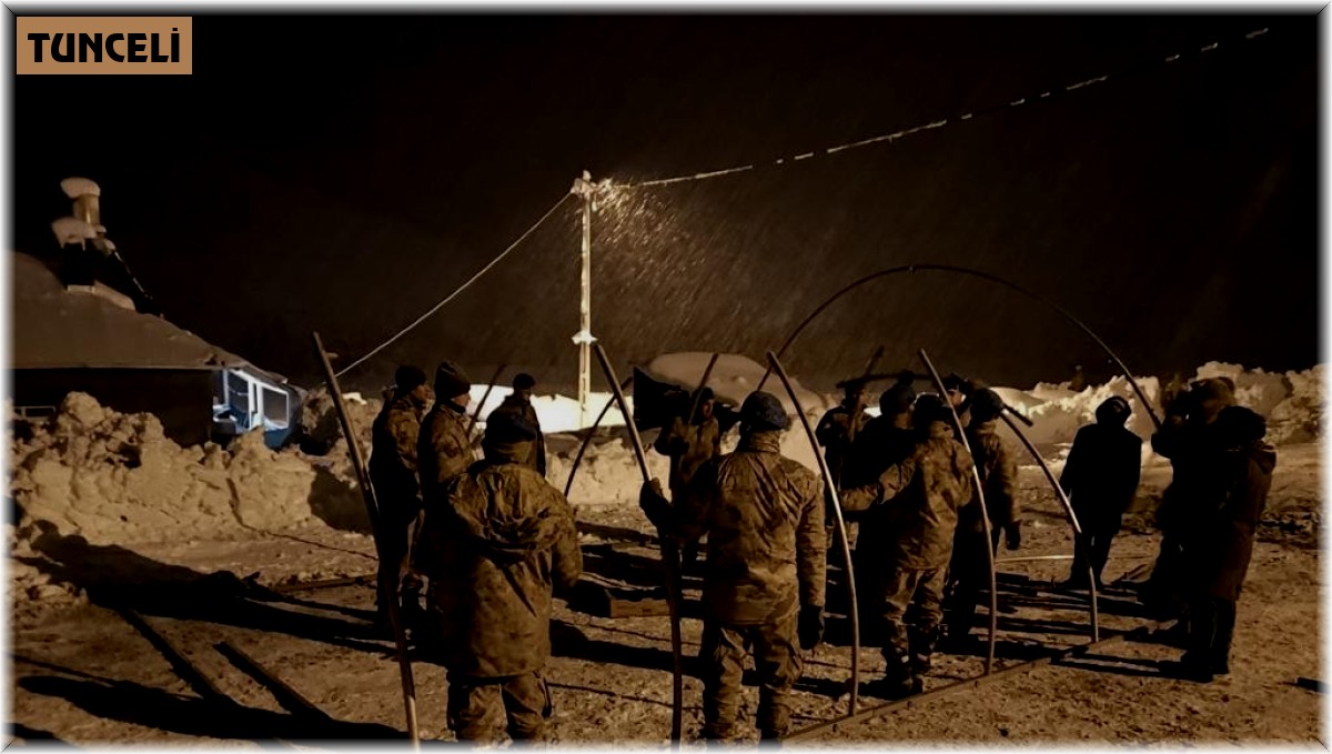 Kar nedeniyle kümes çöktü, 900 tavuğu jandarma kurtardı