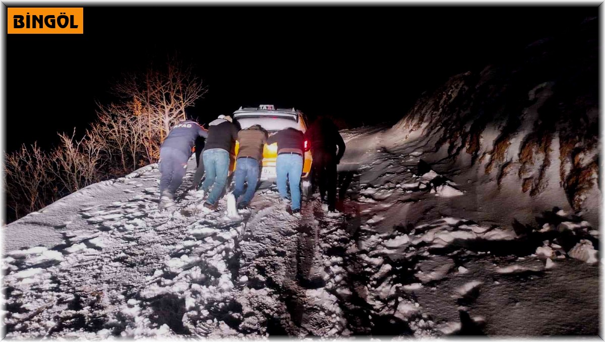 Kar nedeniyle mahsur kalan 6 kişiyi AFAD ve jandarma ekipleri kurtardı