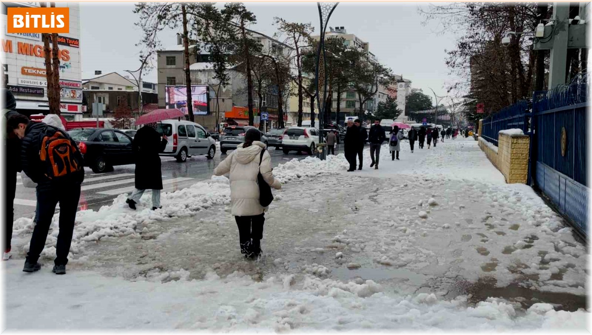 Kar sonrası ilçe adeta göle döndü