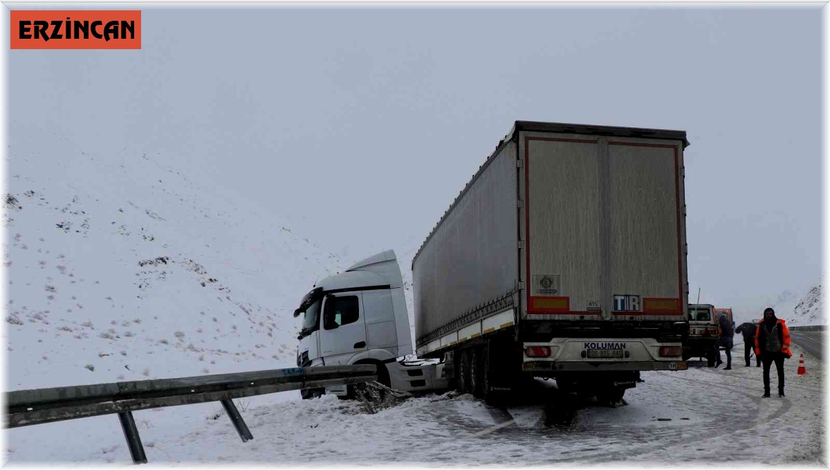 Kar ve buzlanma tır sürücülerinin çilesi oldu