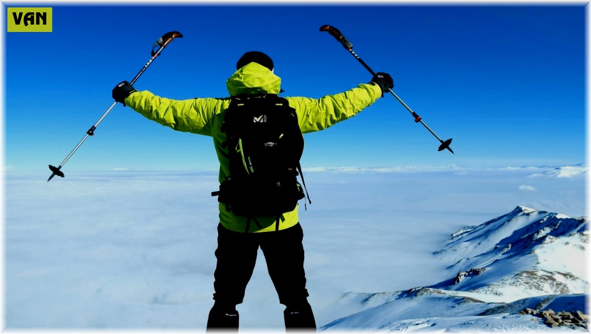 Kar ve sisle kaplı 3 bin 537 rakımlı Artos Dağı'na tırmandılar