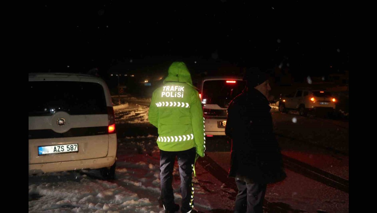 Kar ve tipi nedeniyle Sakaltutan, Kızıldağ ve Ahmediye Geçitlerinde yol ulaşıma kapandı