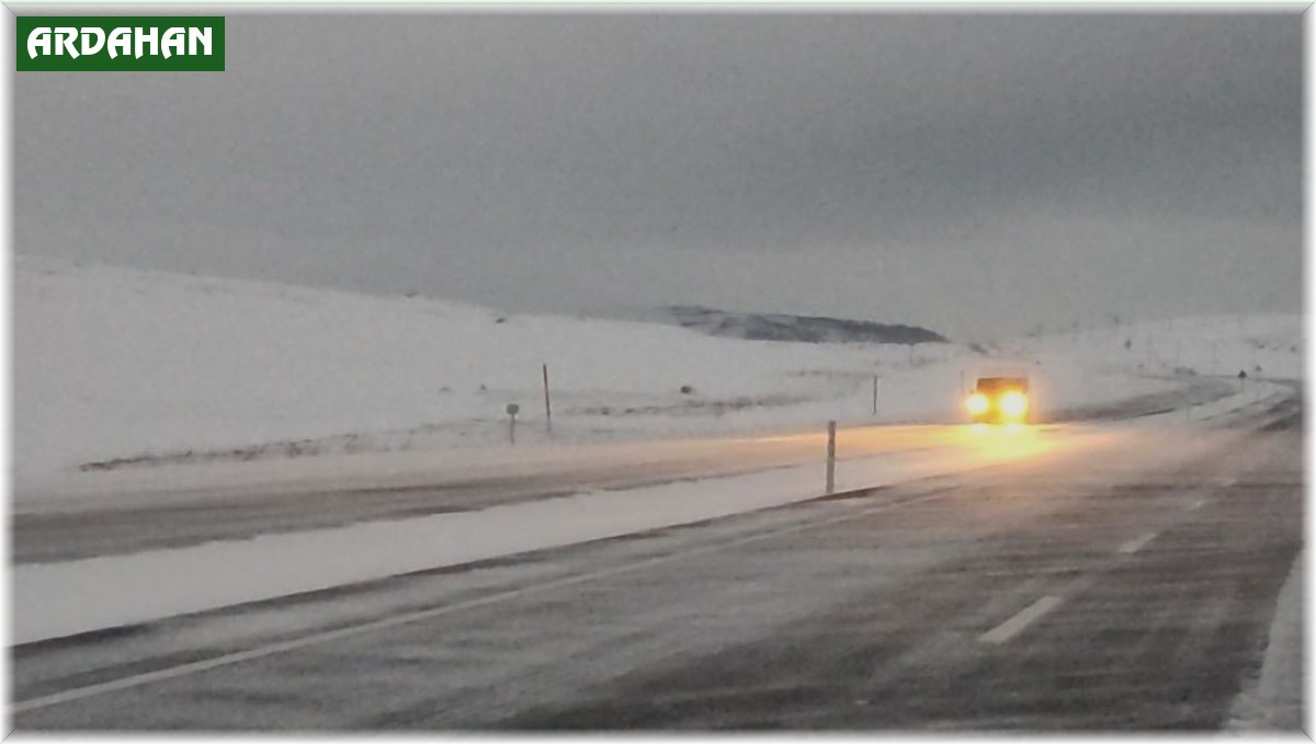 Kar ve tipi ulaşımı aksatıyor