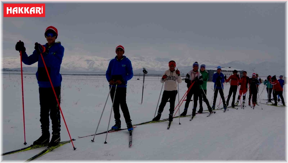 Kar yağdı, asfalttan piste döndüler