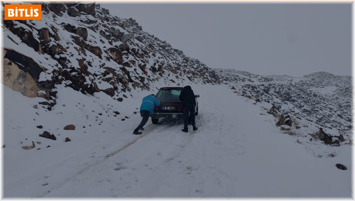 Kar yağışı sürücülere zor anlar yaşattı