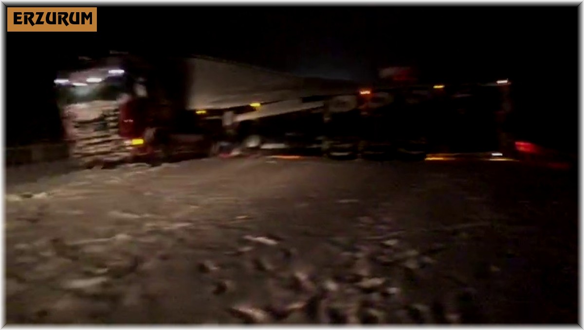 Kar yolları trafiğe kapattı