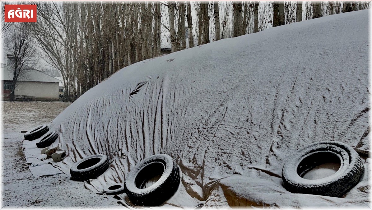 Kara hasret kalan Ağrı beyaza büründü