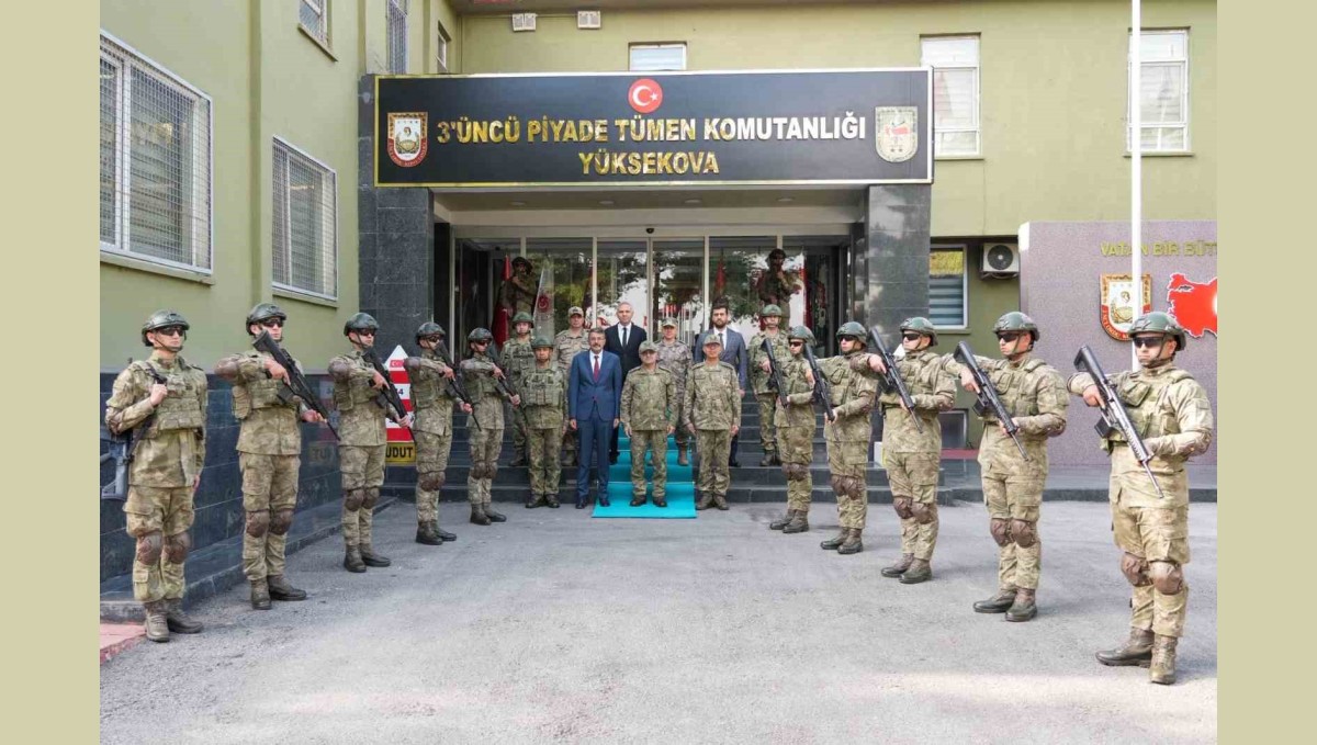Kara Kuvvetleri Komutanı Orgeneral Metin Tokel Hakkari'de