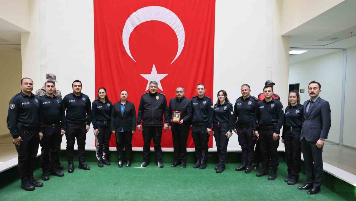 Karaburun'dan personele vefa