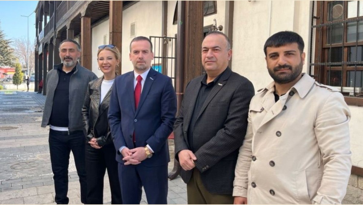 Karademir: "Elazığ hızlı treni Malatya yerine Erzincan üzerinden mi alıyor"