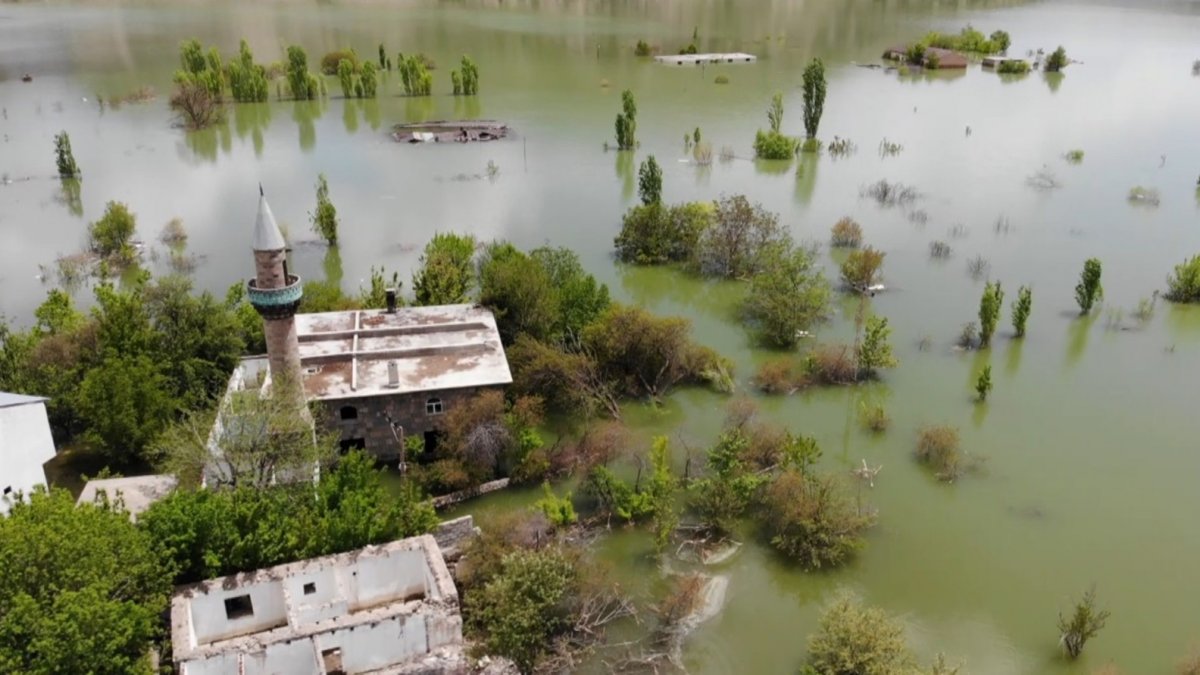 Karakurt Barajı gölü ilk kez havadan görüntülendi