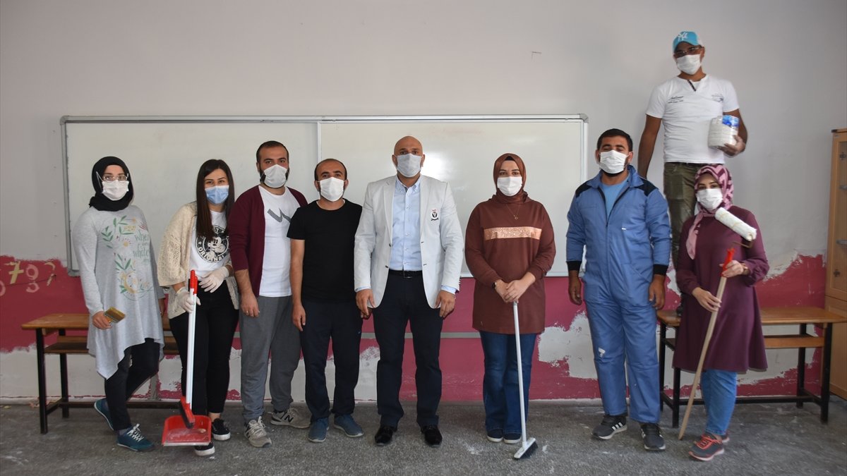 Karantinası biten beldenin okulunu iki günde yüz yüze eğitime hazırladılar