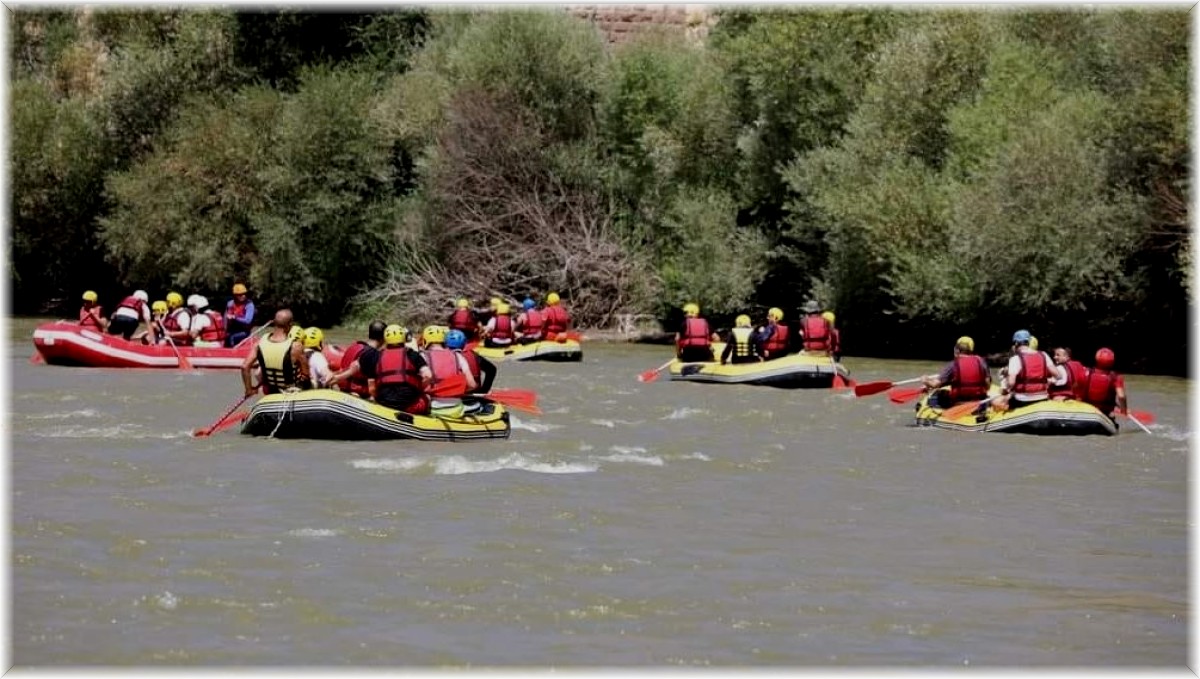 Karasu Nehri'nde rafting keyfi