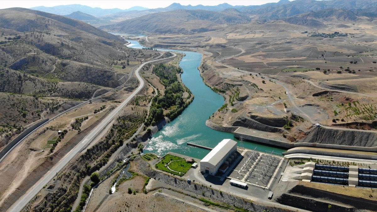 Karasu Nehri'nden ekonomiye 'enerji' akıyor