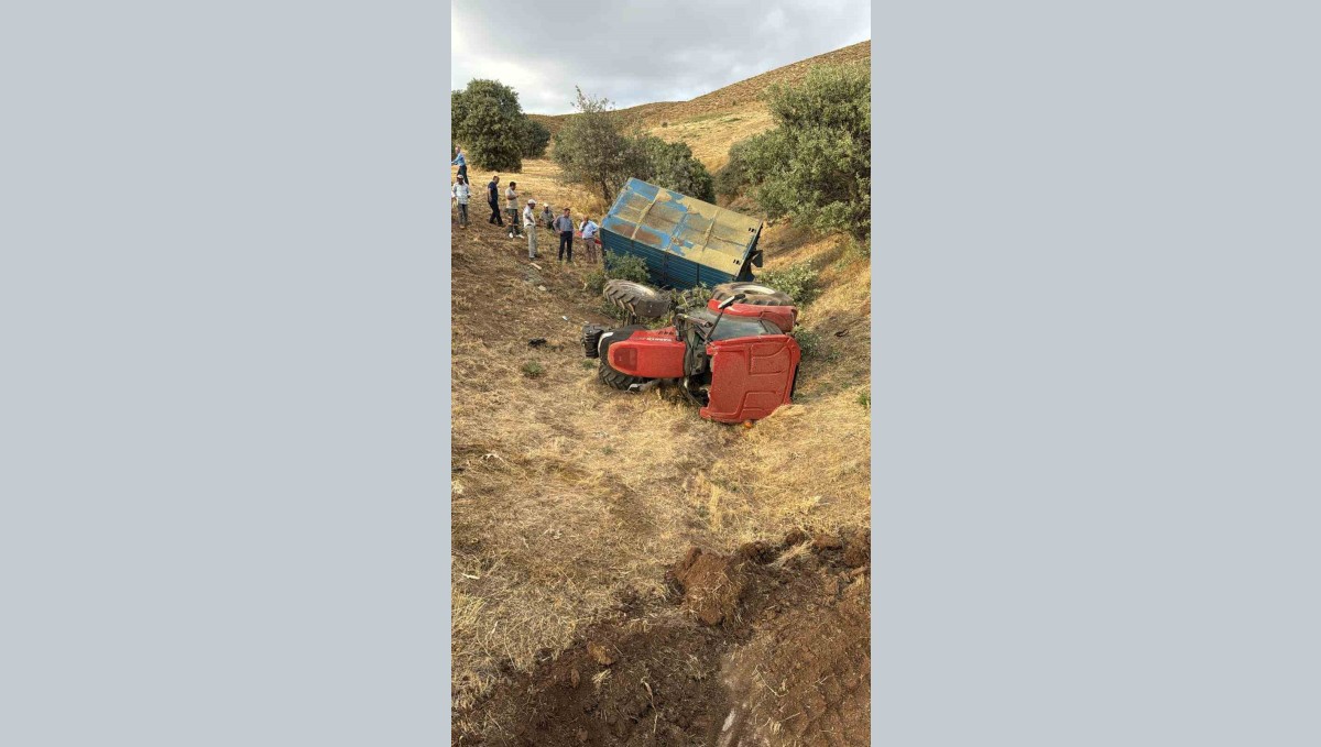 Karayazı'da traktör devrildi