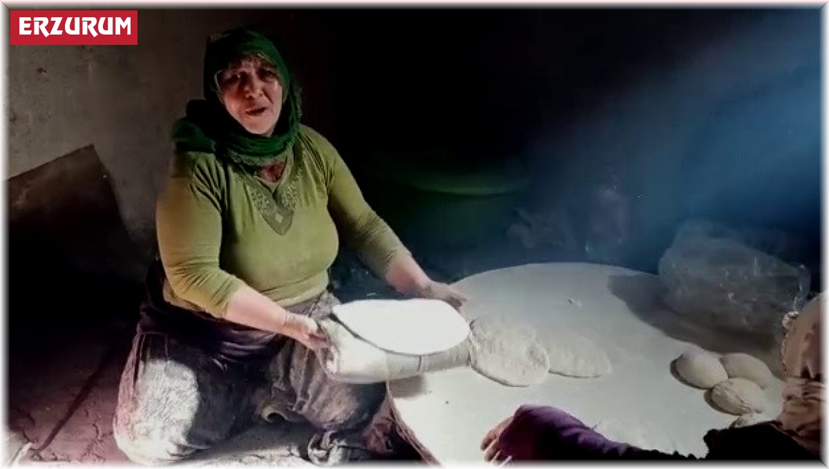 Karayazılı kadınlar depremzedeler için tandır ekmeği yaptı
