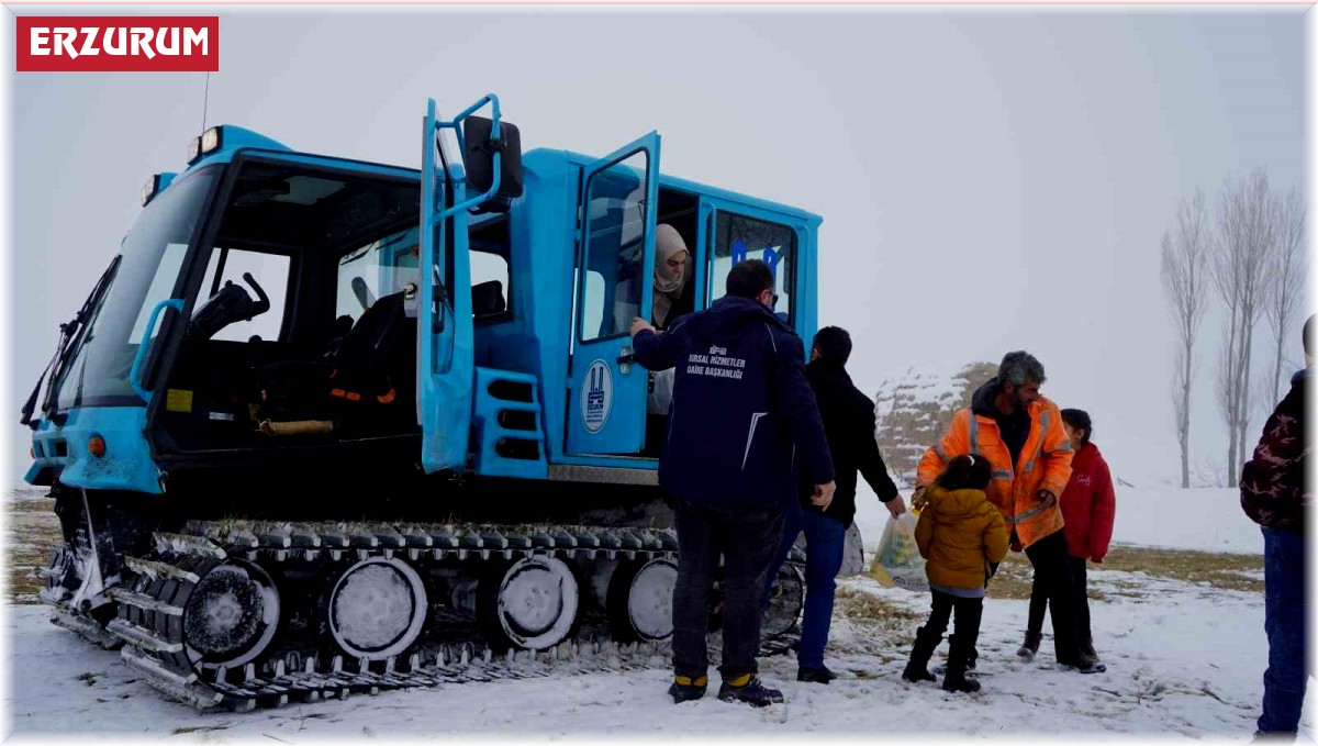 Karda mahsur kalan öğrencilerin yardımına ekipler ulaştı