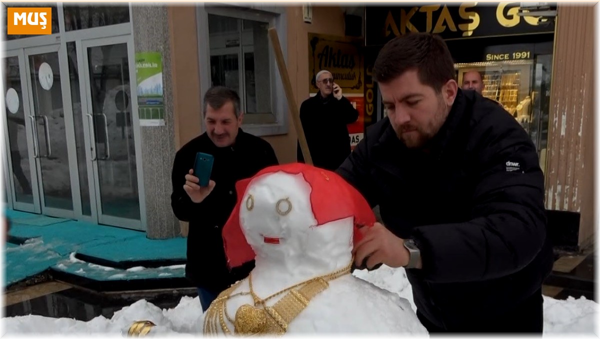 Kardan gelin yapıp 300 gram altın taktılar