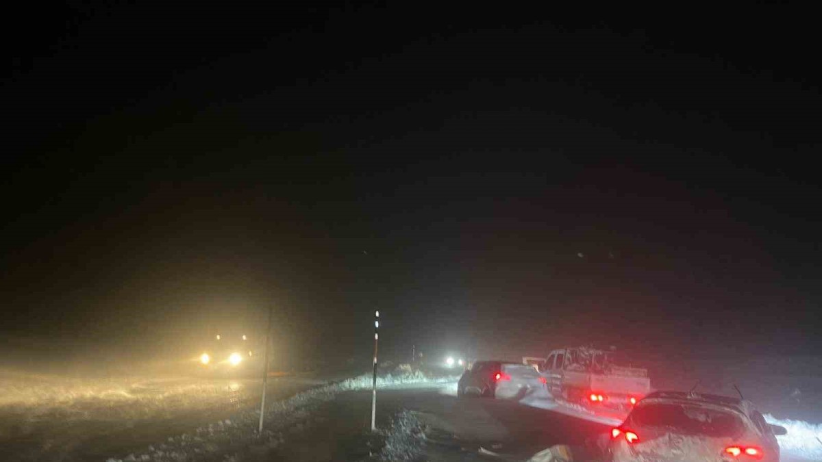 Kardan kapanan Malatya-Kayseri karayolunda çalışmalar sürüyor