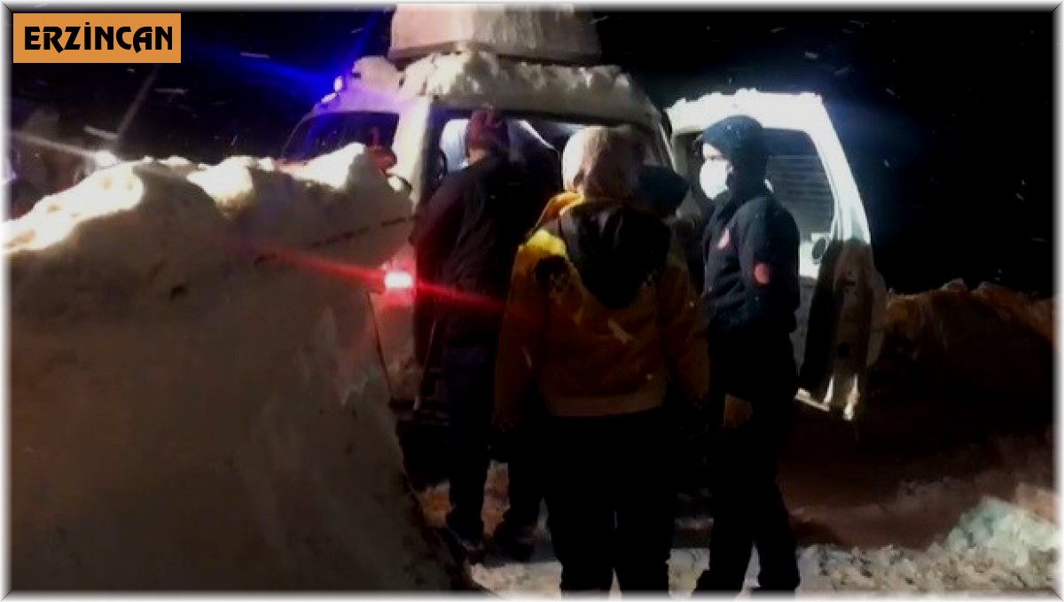Kardan yolu kapanan köydeki hasta 5 saatte paletli ambulansla alınıp, hastaneye ulaştırıldı