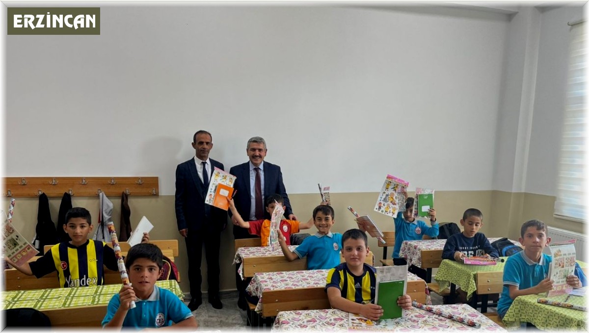 Kargın Belediyesinden öğrencilere kırtasiye yardımı