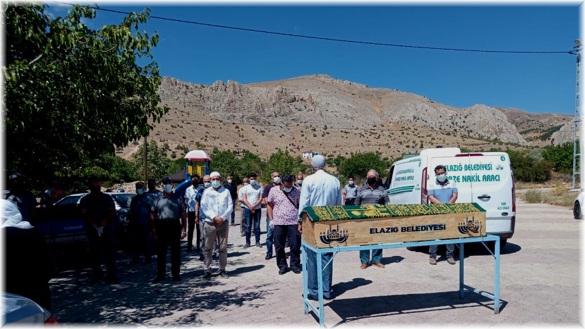 Karı koca bir gün arayla koronaya yenik düştü