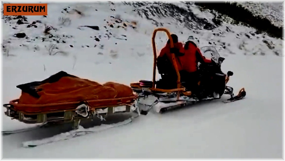 Karın kapattığı yolları aşarak hamile kadını hastaneye yetiştirdiler