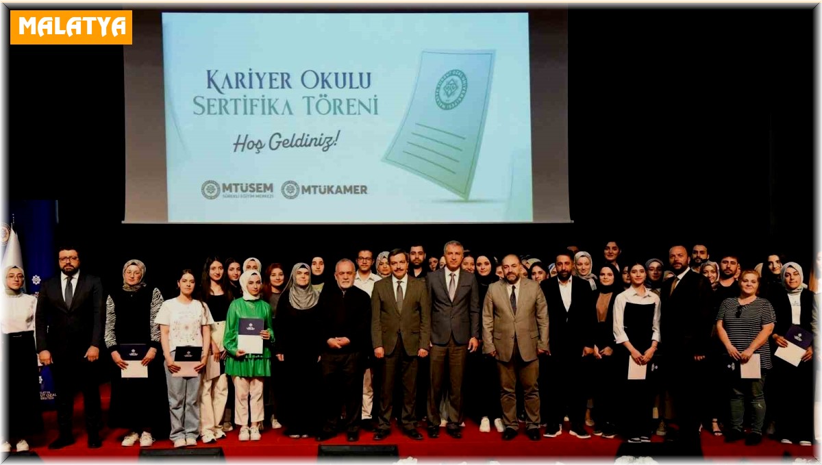 Kariyer Okulunu tamamlayanlar belgelerini aldı