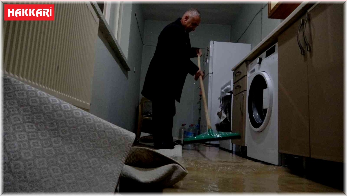 Karların erimesi binada su baskınına yol açtı