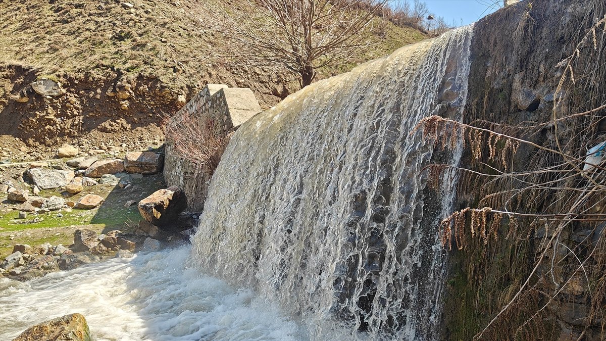 Karların erimesiyle Muş’taki şelaleler bambaşka bir görünüme kavuştu