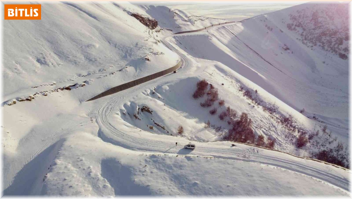 Karlı Nemrut Dağı zirvesine çıkan vatandaşlar saatlerce mahsur kaldı