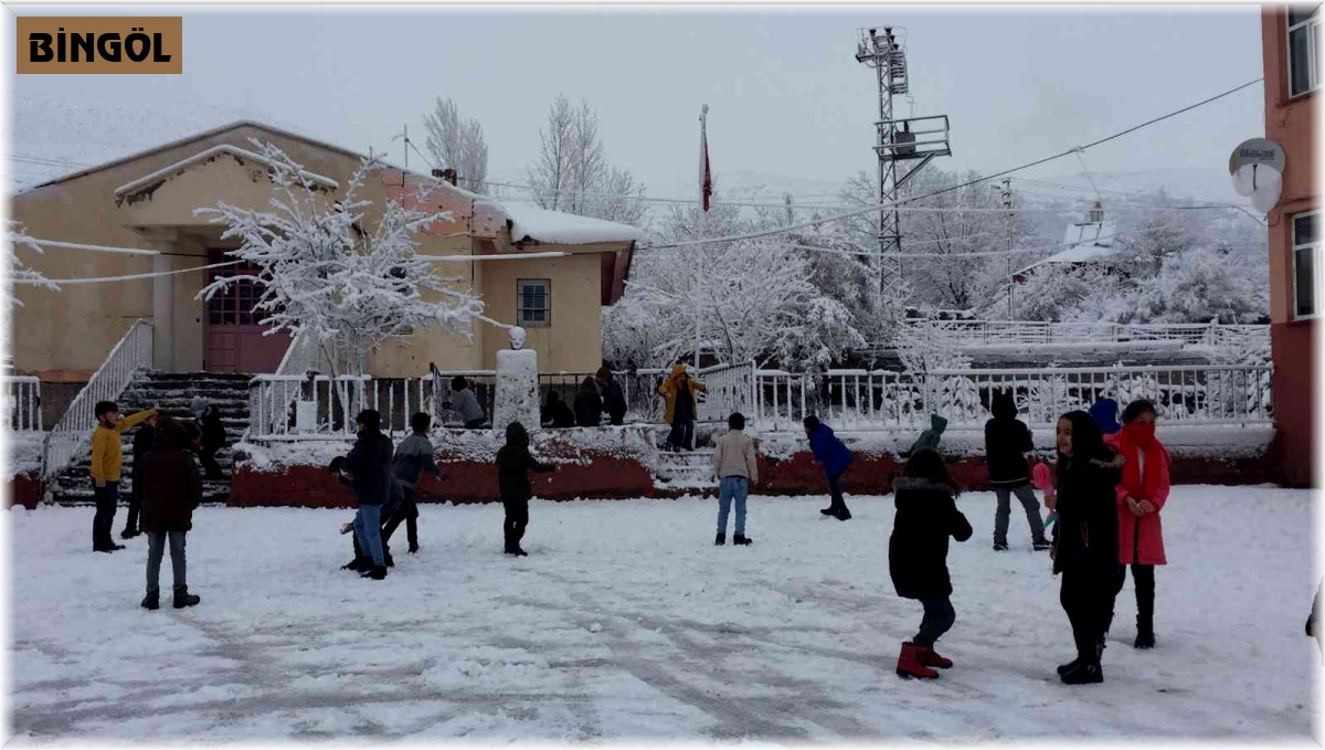 Karlıova'da okullara kar tatili